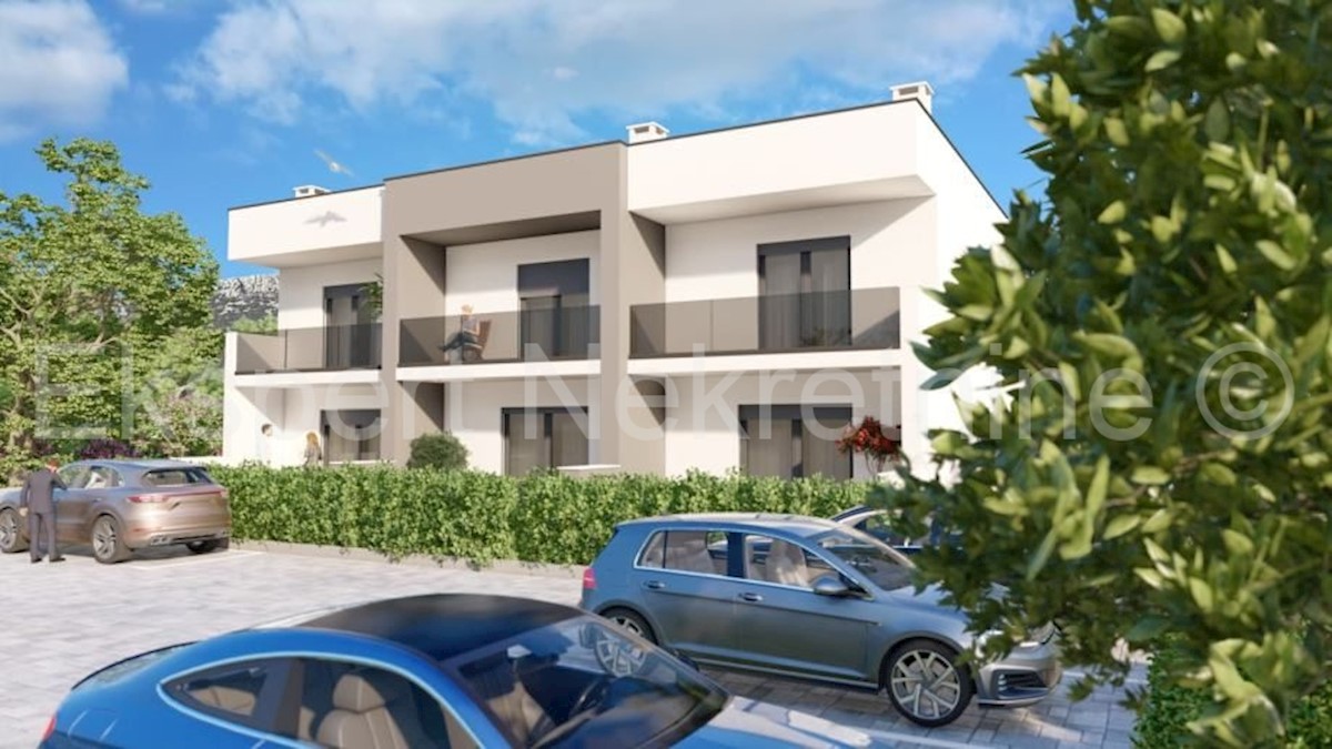 K. Gomilica, casa a schiera di 3 locali su due piani di 125 m2 con vista mare