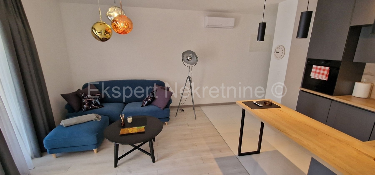 Trogir, excellent location, 2-room apartment 60 m2, new construction, 2nd floor,,