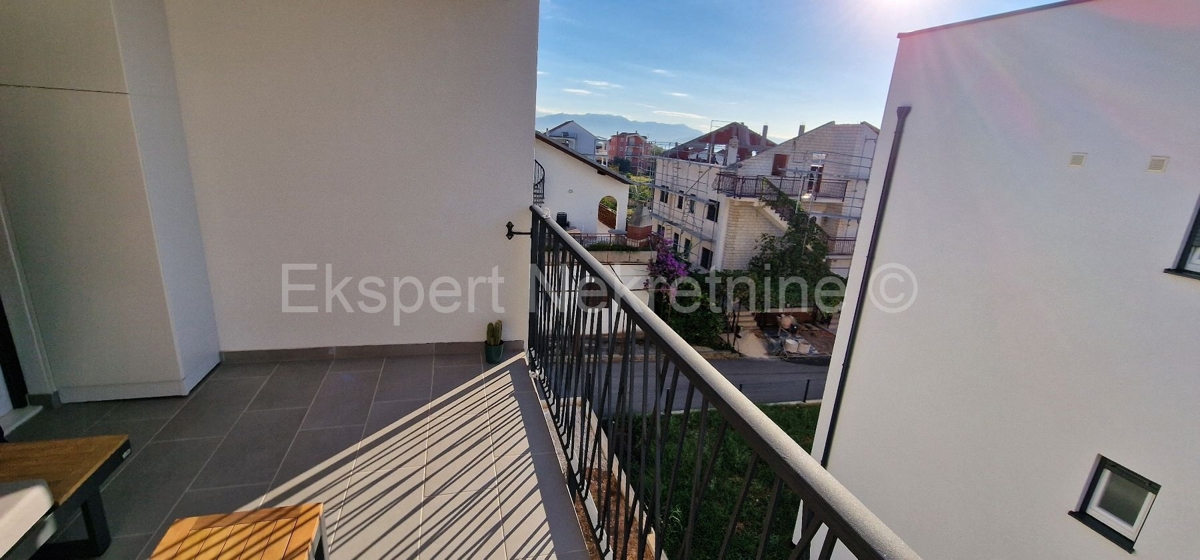 Trogir, excellent location, 2-room apartment 60 m2, new construction, 2nd floor,,