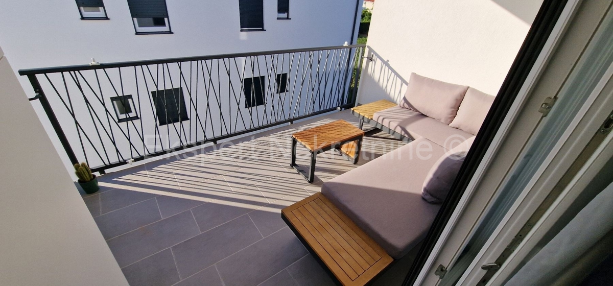 Trogir, excellent location, 2-room apartment 60 m2, new construction, 2nd floor,,