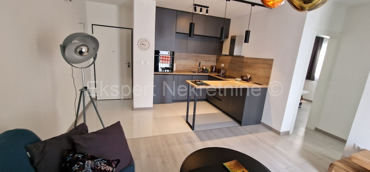 Trogir, excellent location, 2-room apartment 60 m2, new construction, 2nd floor,,