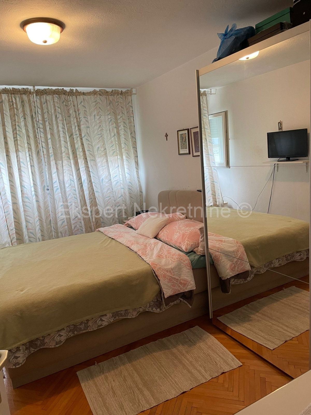 Trogir, two-bedroom apartment 58 m2, excellent location near the center, view