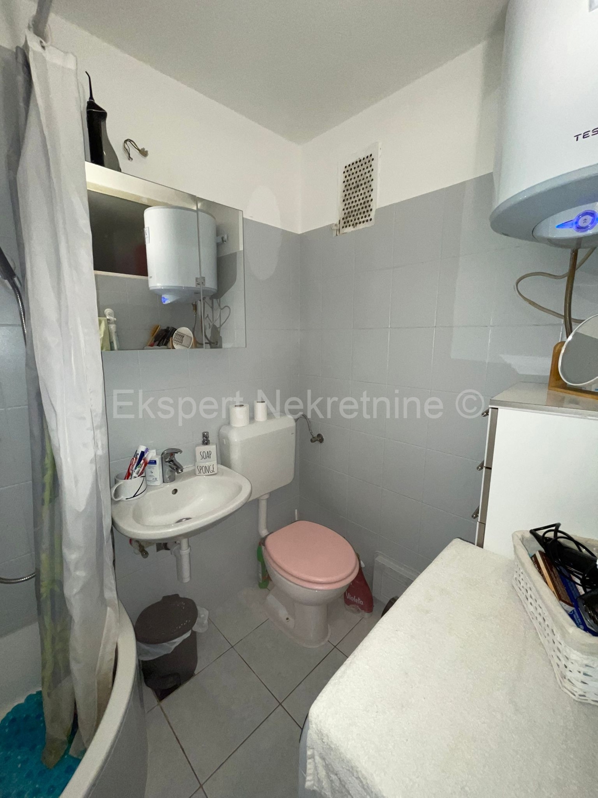 Trogir, two-bedroom apartment 58 m2, excellent location near the center, view