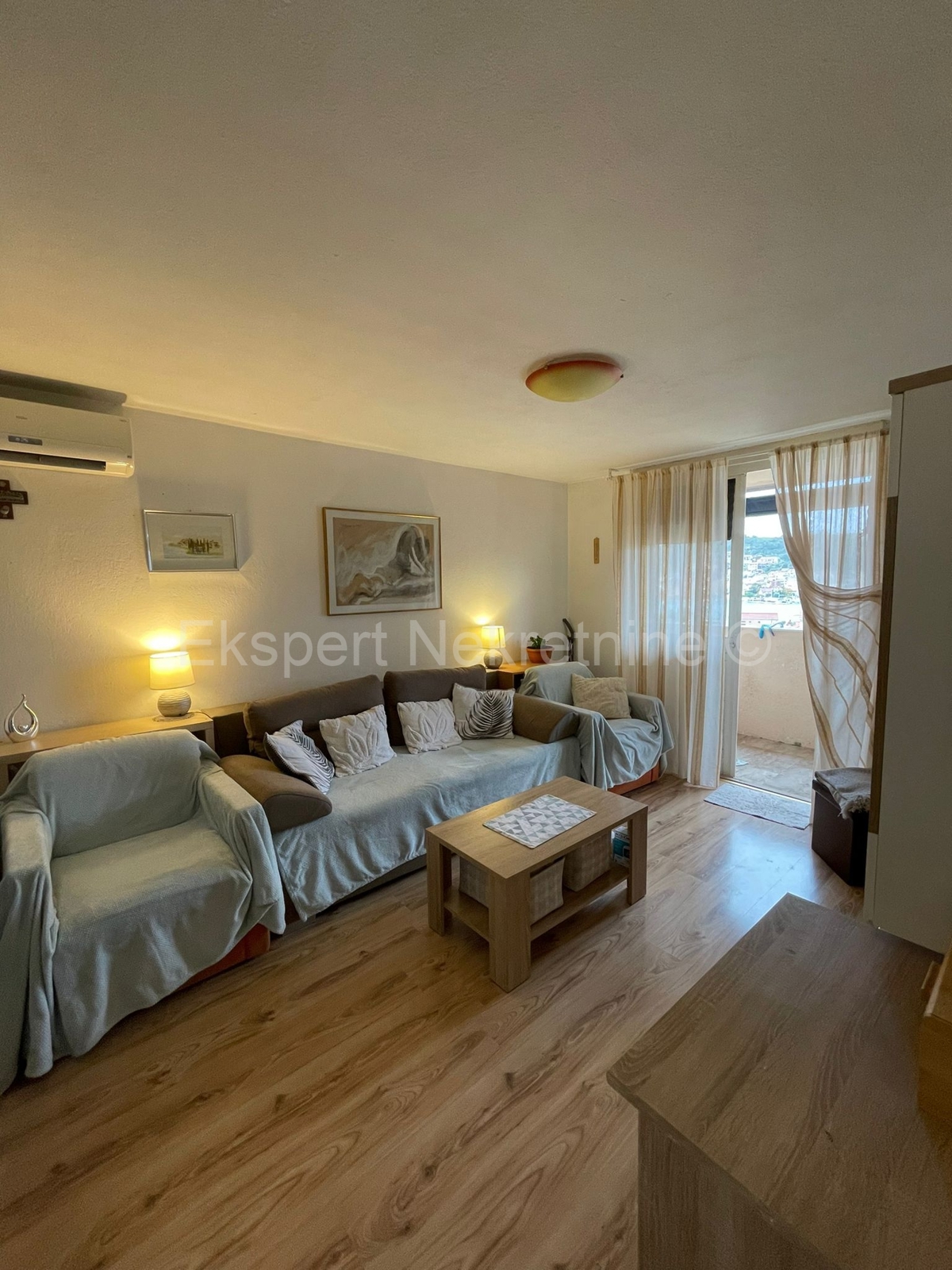 Trogir, two-bedroom apartment 58 m2, excellent location near the center, view