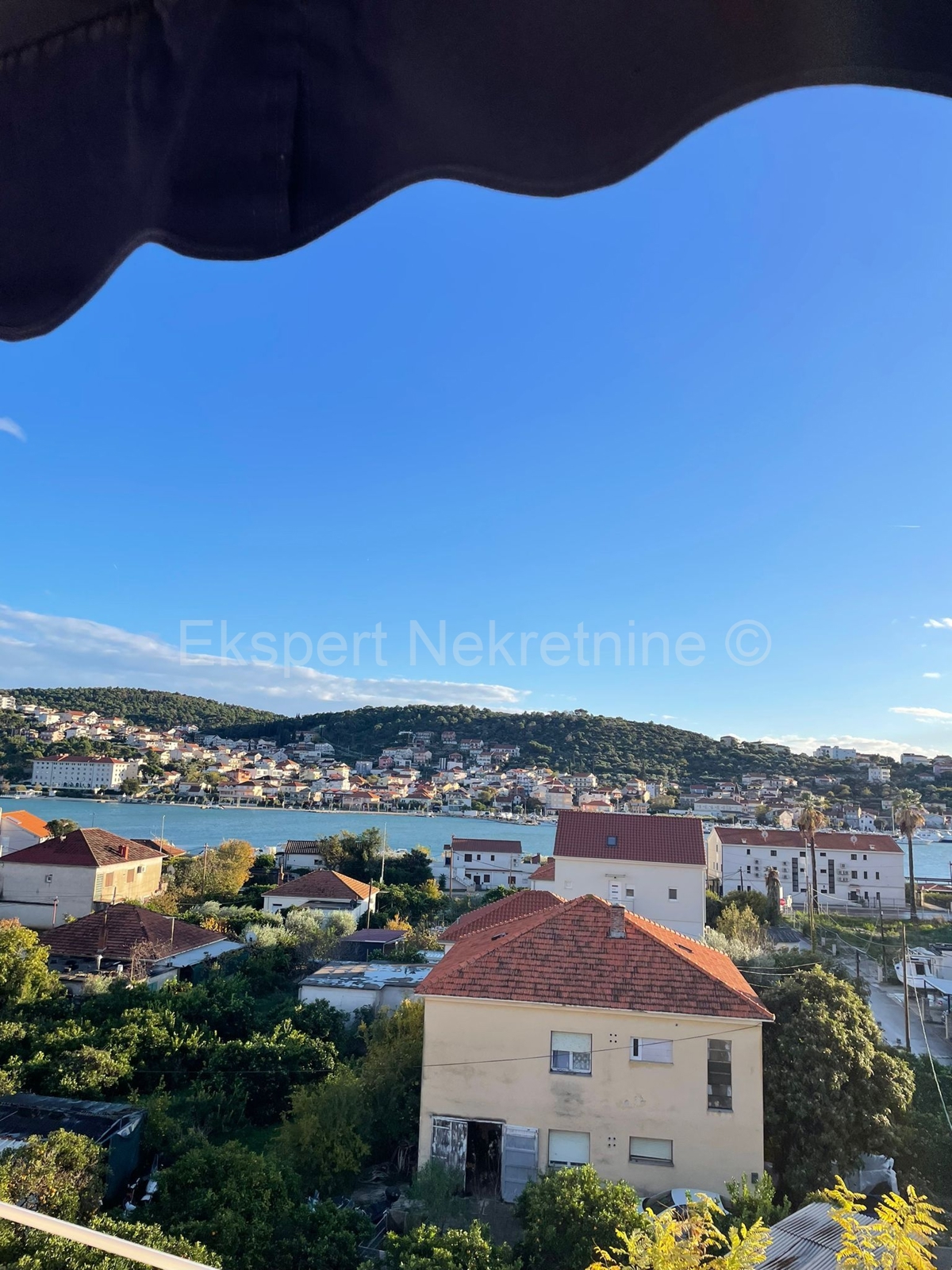 Trogir, two-bedroom apartment 58 m2, excellent location near the center, view