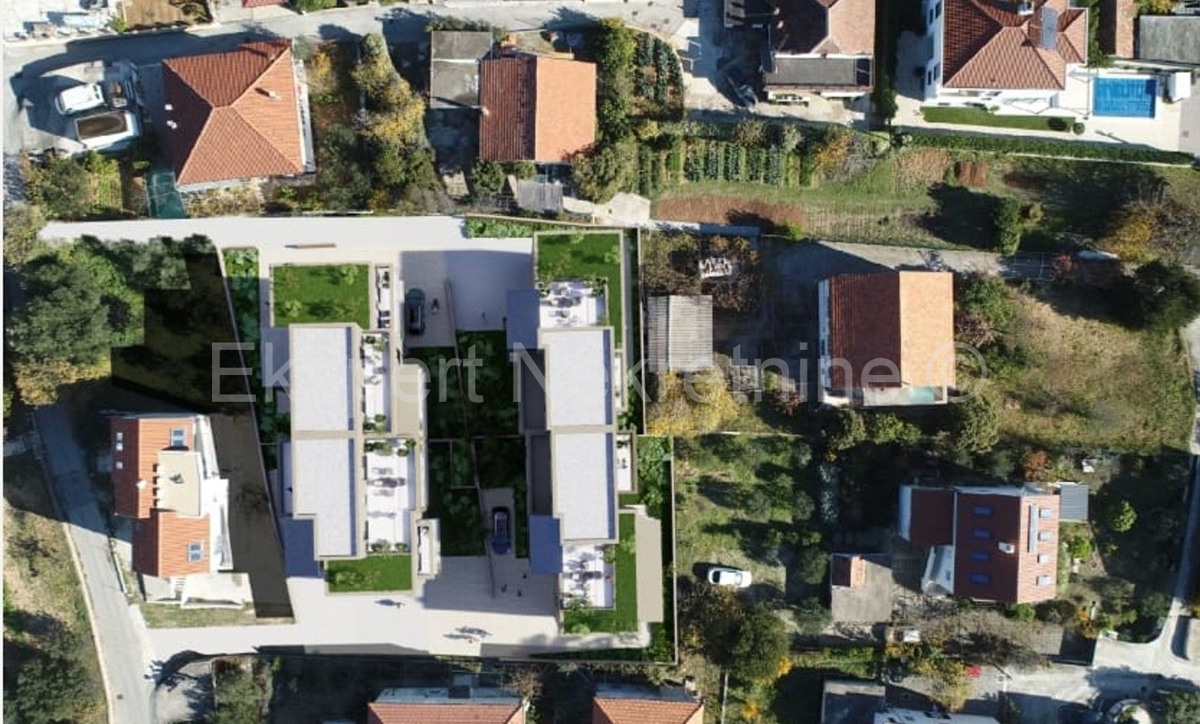 Trogir, Center, 2-bedroom apartment 58 m2, new building, 1st floor, parking