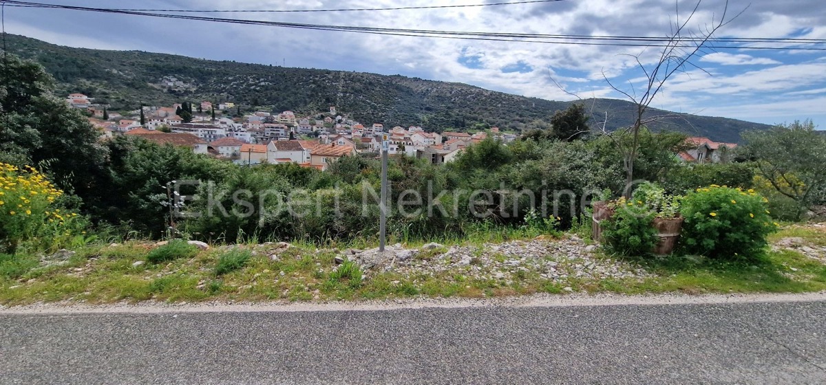 Marina, building land 1948 m2, close to the center, electricity, water, asphalt road
