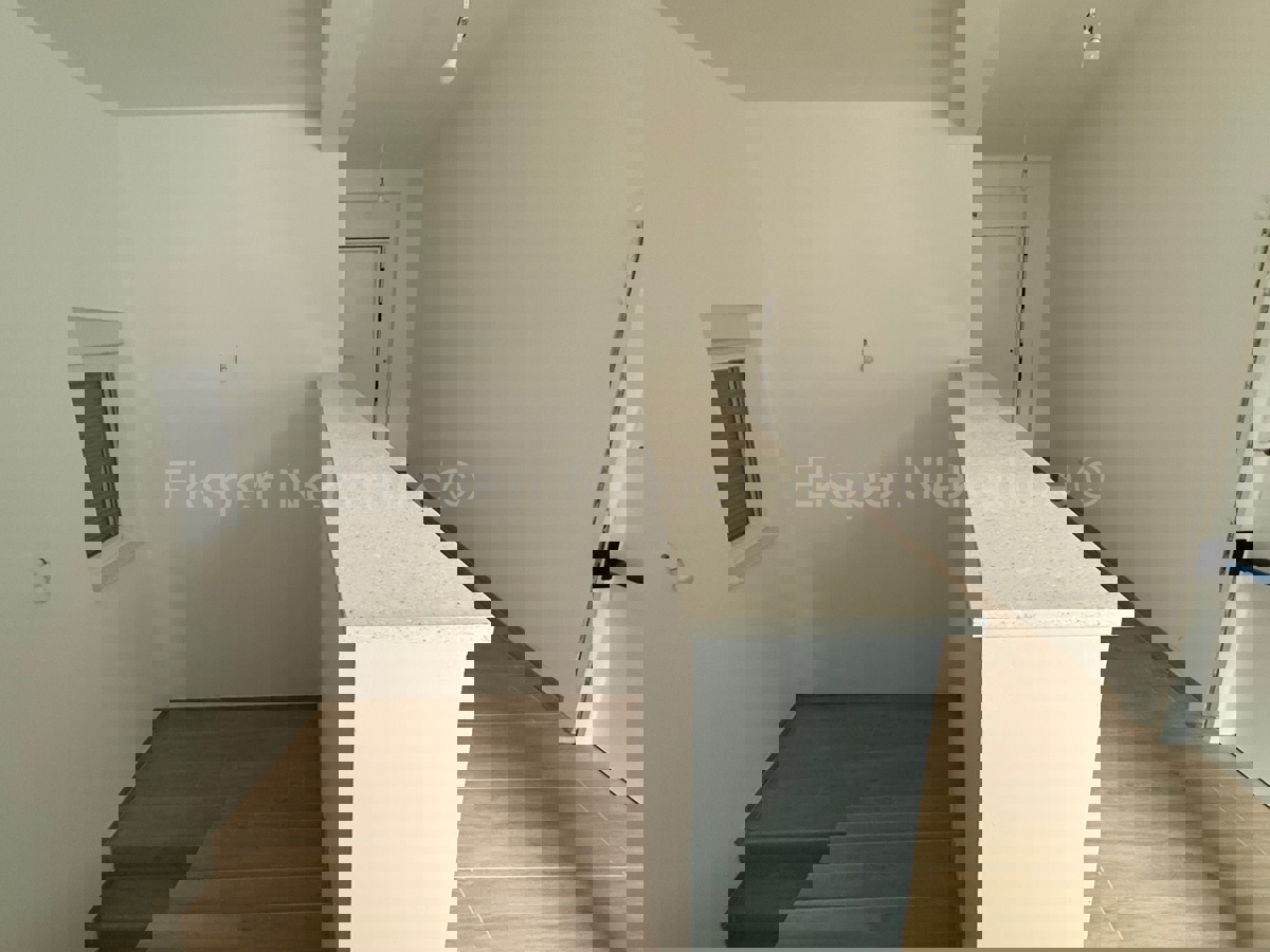 K. Novi, Rudine, casa indipendente con annesso. edificio e giardino 550 m2