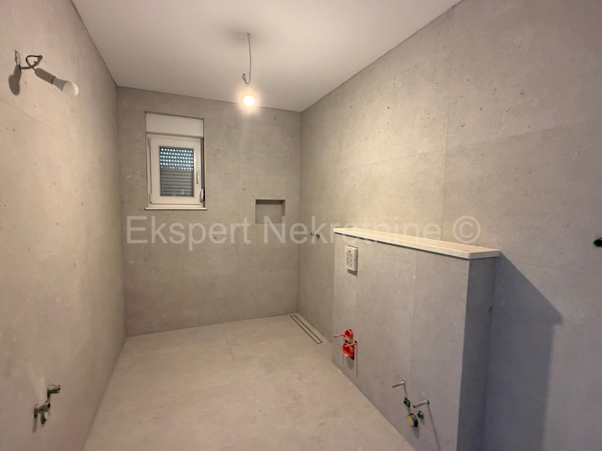 K. Novi, Rudine, casa indipendente con annesso. edificio e giardino 550 m2