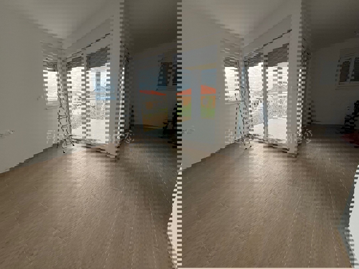 K. Novi, Rudine, casa indipendente con annesso. edificio e giardino 550 m2