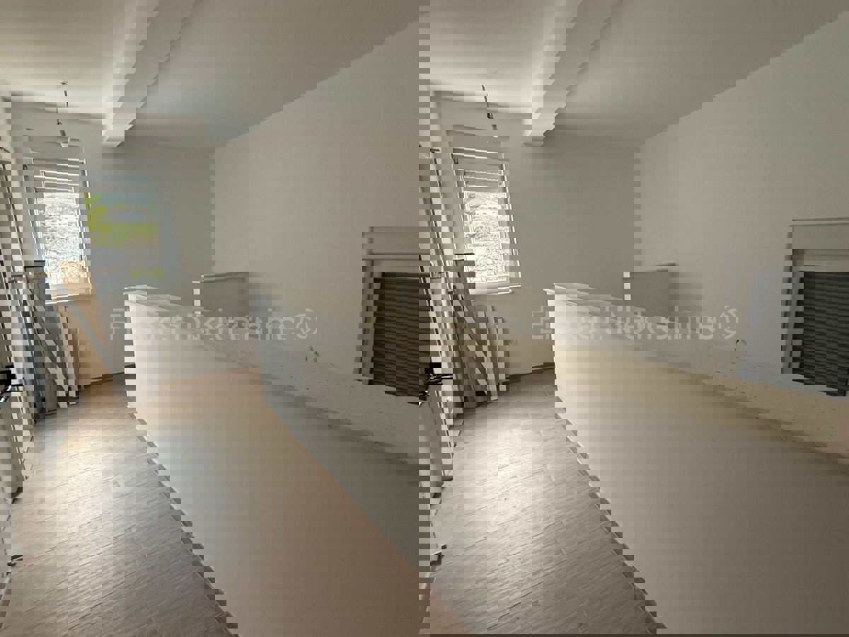 K. Novi, Rudine, casa indipendente con annesso. edificio e giardino 550 m2