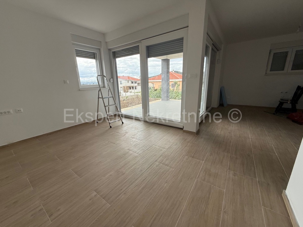 K. Novi, Rudine, casa indipendente con annesso. edificio e giardino 550 m2