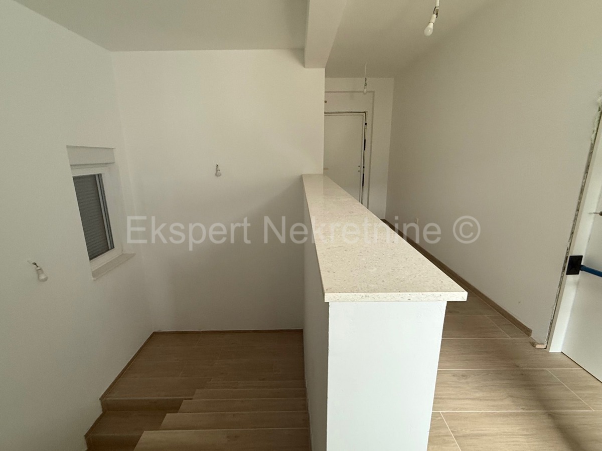 K. Novi, Rudine, casa indipendente con annesso. edificio e giardino 550 m2