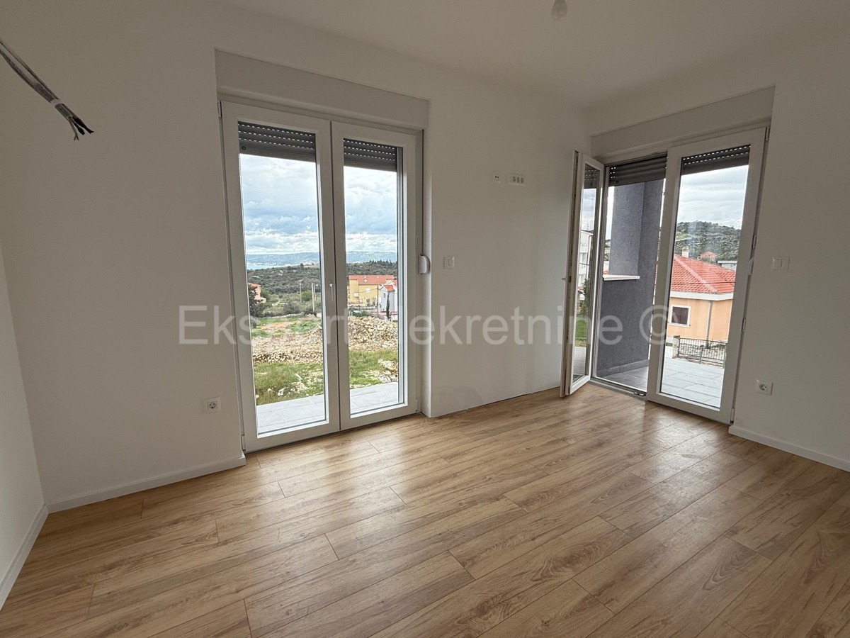 K. Novi, Rudine, casa indipendente con annesso. edificio e giardino 550 m2