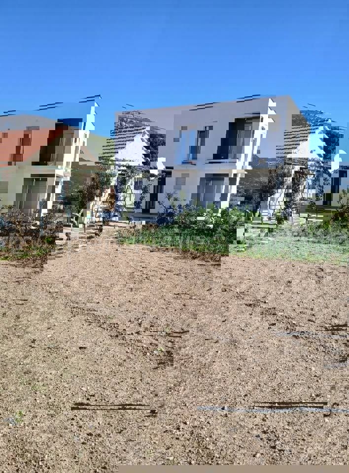 K. Novi, Rudine, casa indipendente con annesso. edificio e giardino 550 m2
