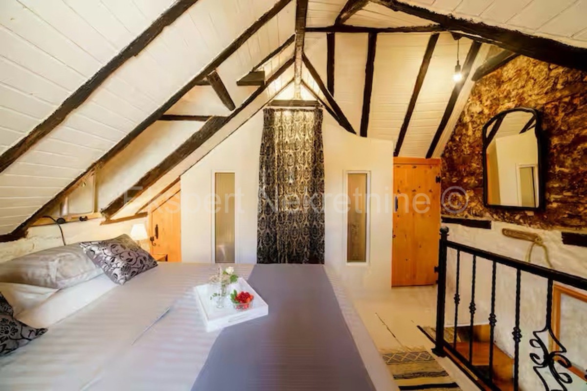 K. Sućurac, casa a schiera di 50 m2 nel centro del paese, a 50 m dal mare