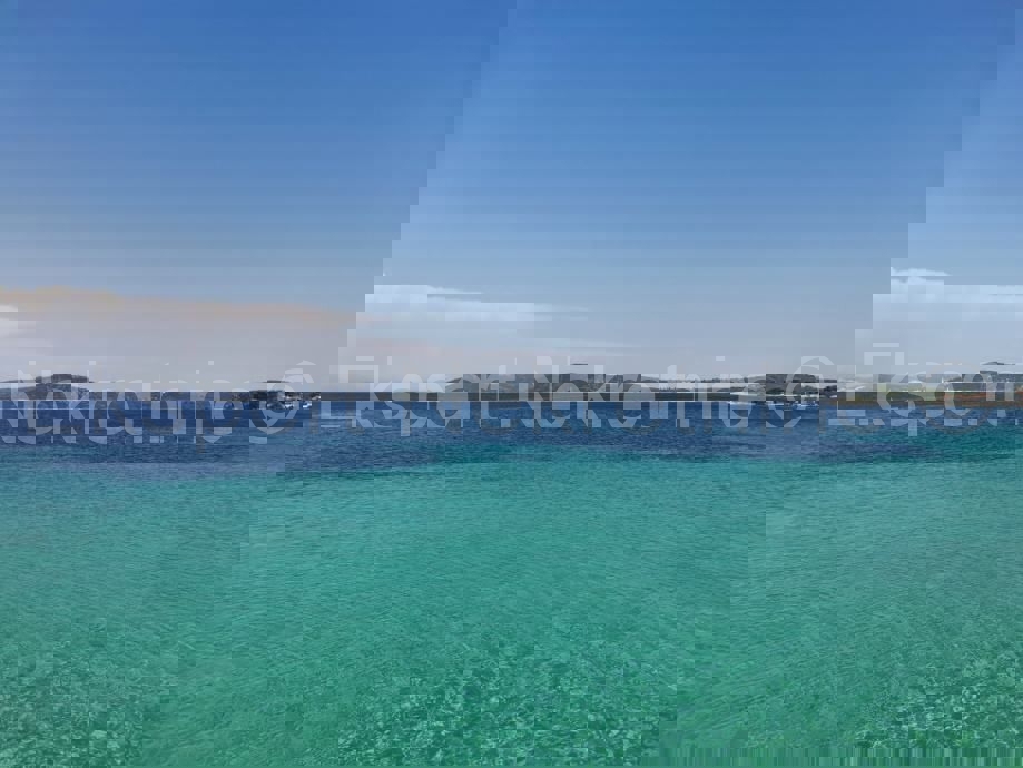 Trogir-Dintorni, Drvenik Mali, terreno edificabile 1052m2, a 150m dal mare