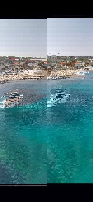 Trogir-Dintorni, Drvenik Mali, terreno edificabile 1052m2, a 150m dal mare