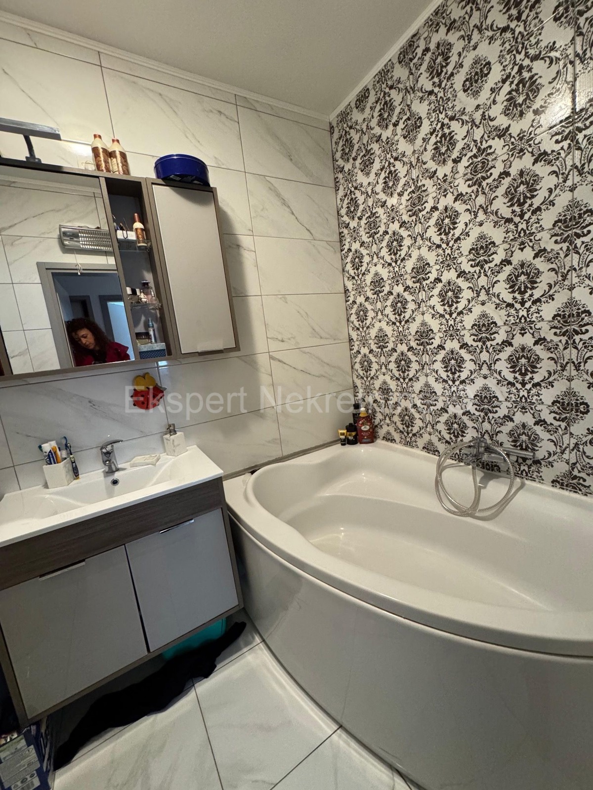 Spalato, Škrape, appartamento con tre camere da letto di 75,6 m2 al 1° piano, ottima posizione!!