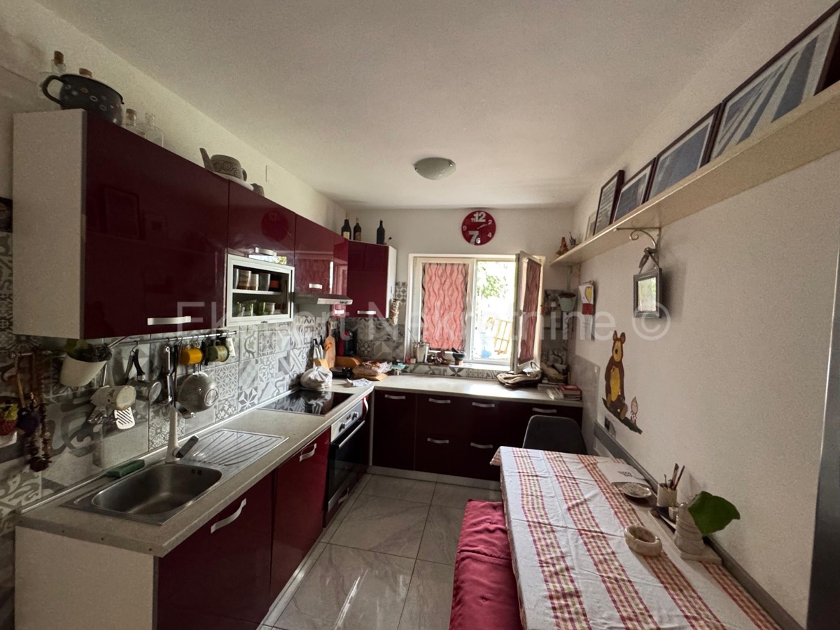 Spalato, Škrape, appartamento con tre camere da letto di 75,6 m2 al 1° piano, ottima posizione!!