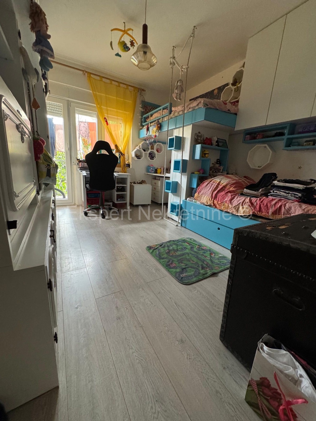 Spalato, Škrape, appartamento con tre camere da letto di 75,6 m2 al 1° piano, ottima posizione!!