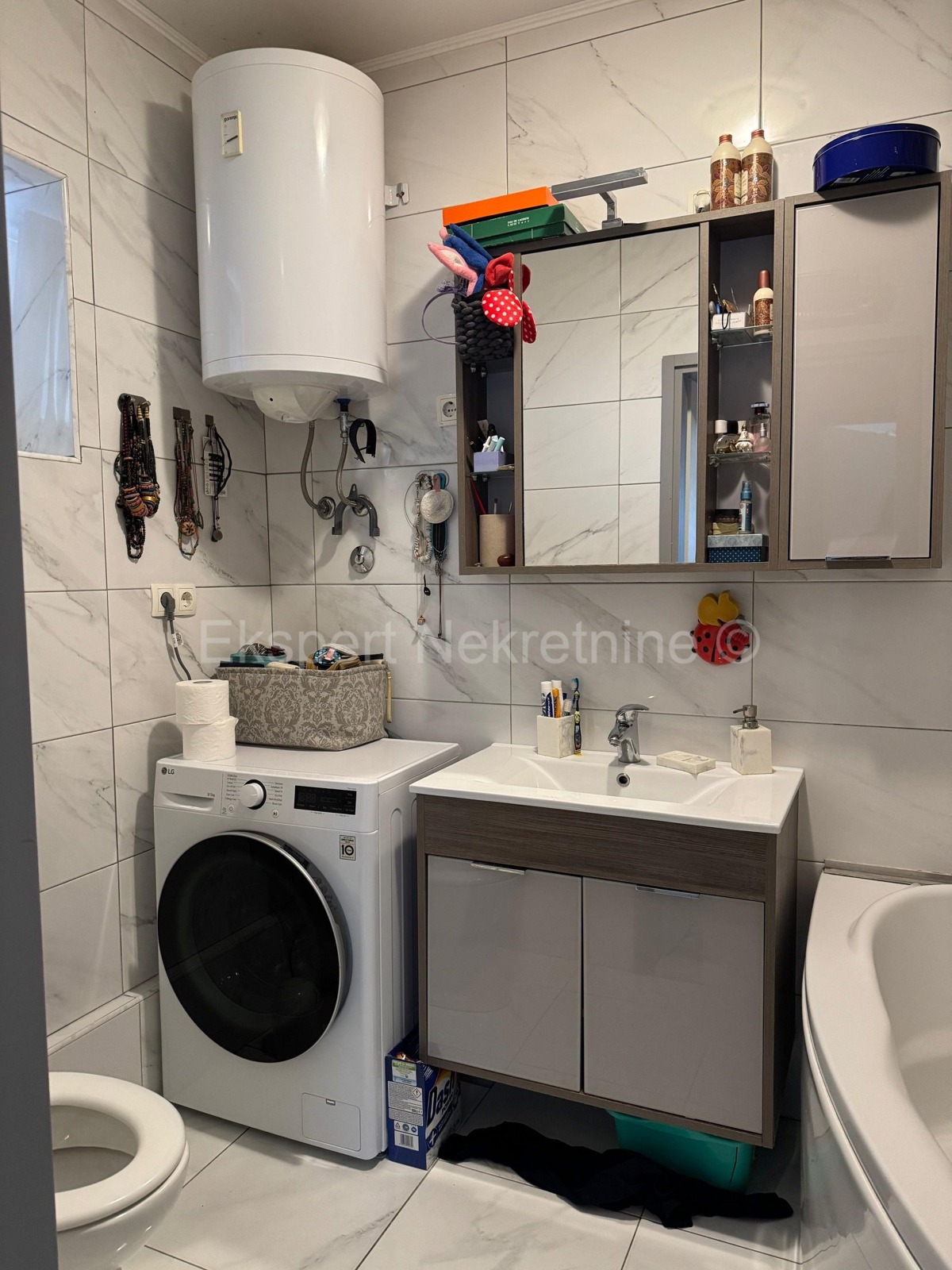 Spalato, Škrape, appartamento con tre camere da letto di 75,6 m2 al 1° piano, ottima posizione!!