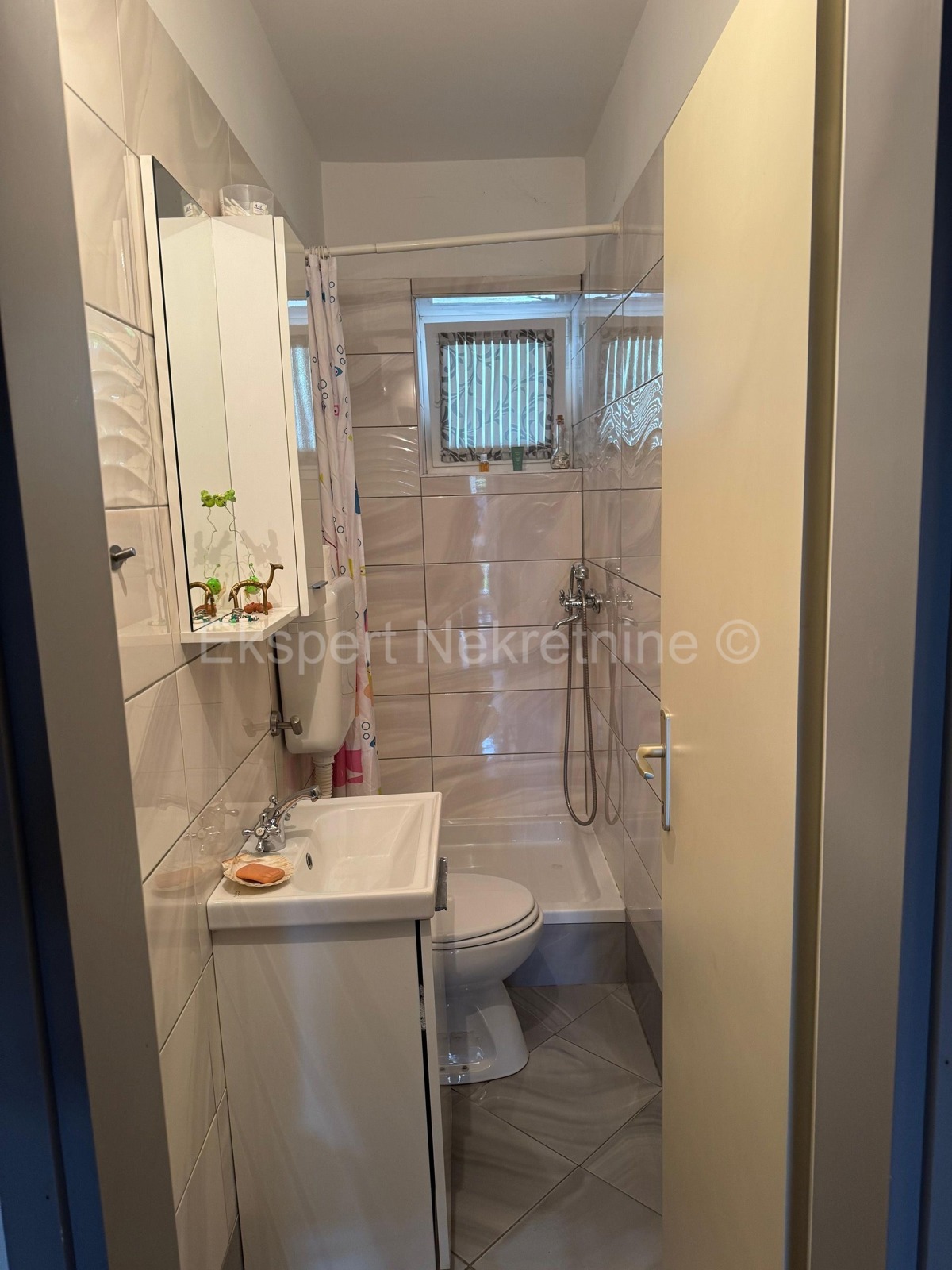 Spalato, Škrape, appartamento con tre camere da letto di 75,6 m2 al 1° piano, ottima posizione!!