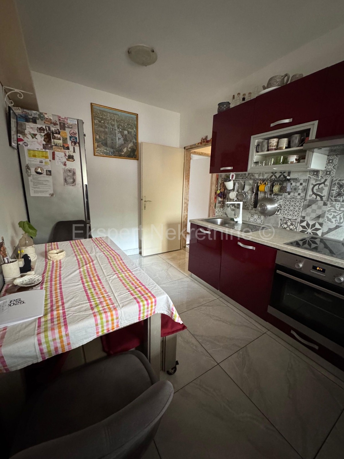 Spalato, Škrape, appartamento con tre camere da letto di 75,6 m2 al 1° piano, ottima posizione!!