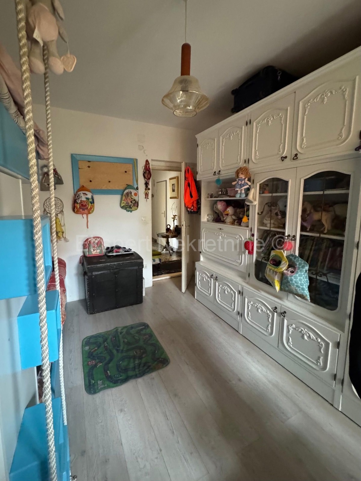 Spalato, Škrape, appartamento con tre camere da letto di 75,6 m2 al 1° piano, ottima posizione!!