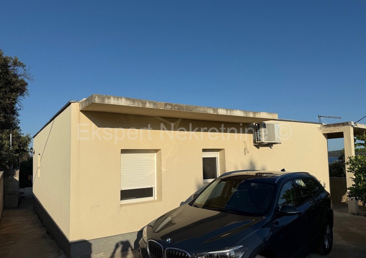 Trogir-Dintorni, Drvenik Mali, due case 83m2 + 47m2, 200m dal mare