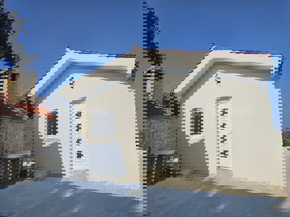Trogir-Dintorni, Drvenik Mali, due case 83m2 + 47m2, 200m dal mare