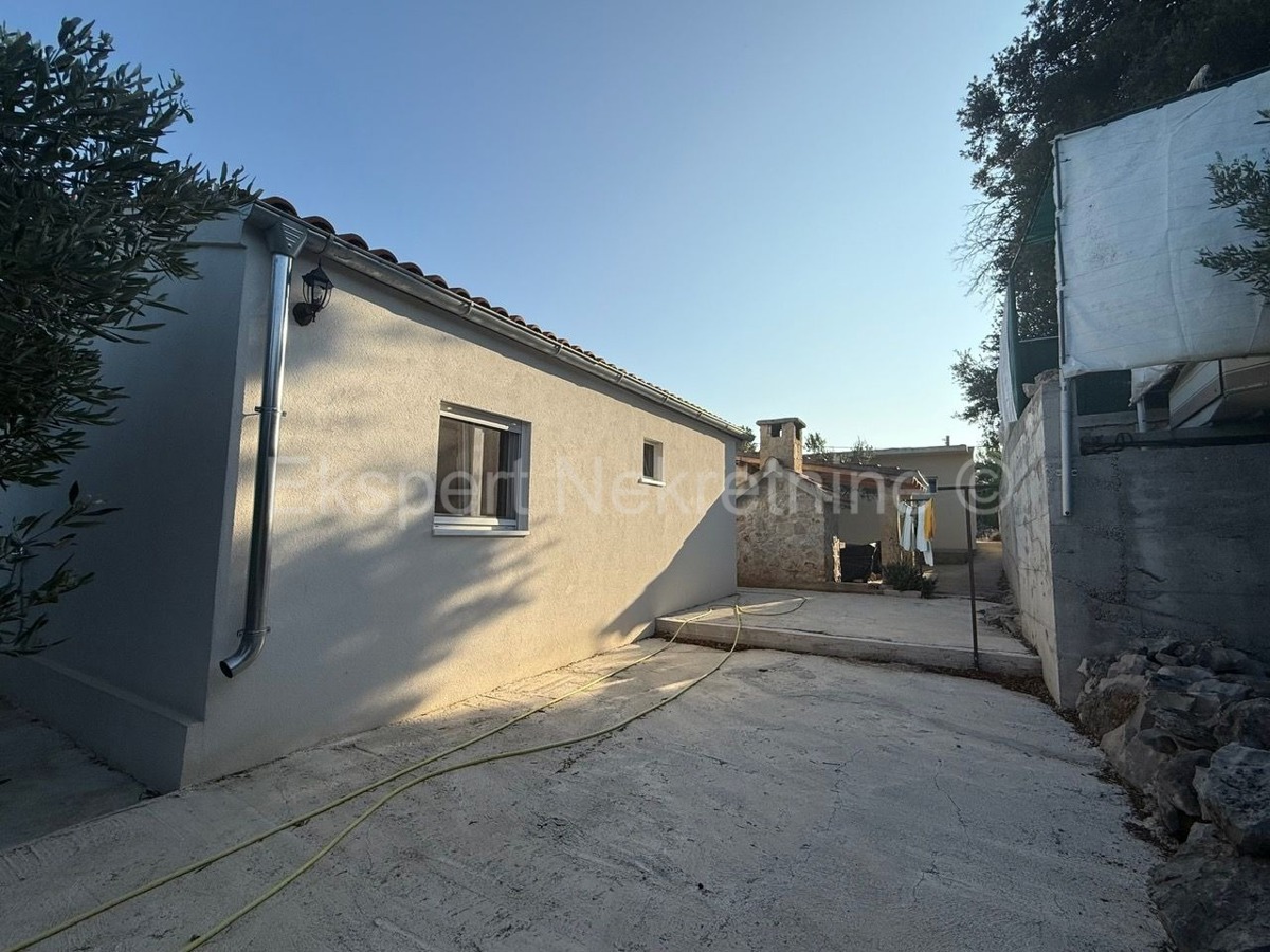 Trogir-Dintorni, Drvenik Mali, due case 83m2 + 47m2, 200m dal mare