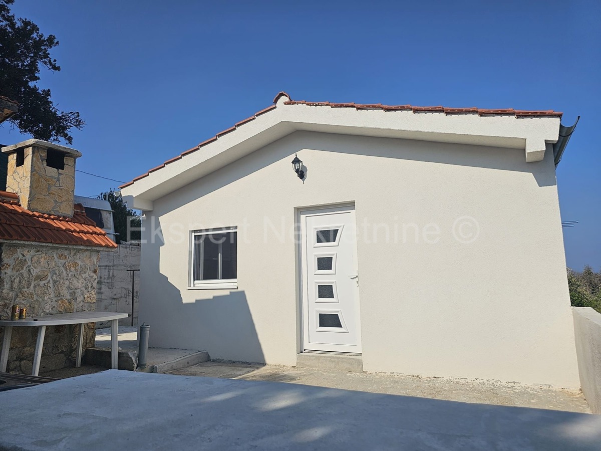 Trogir-Dintorni, Drvenik Mali, due case 83m2 + 47m2, 200m dal mare