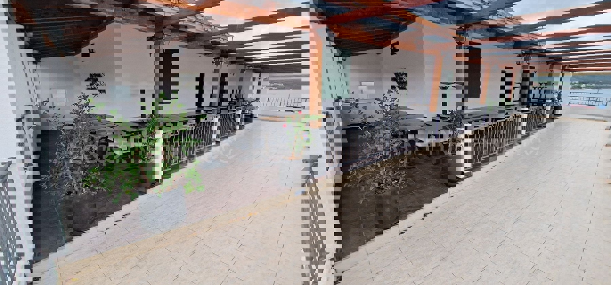 Čiovo, Okrug G., restaurant with 200 seats + additional space, FIRST ROW TO THE SEA