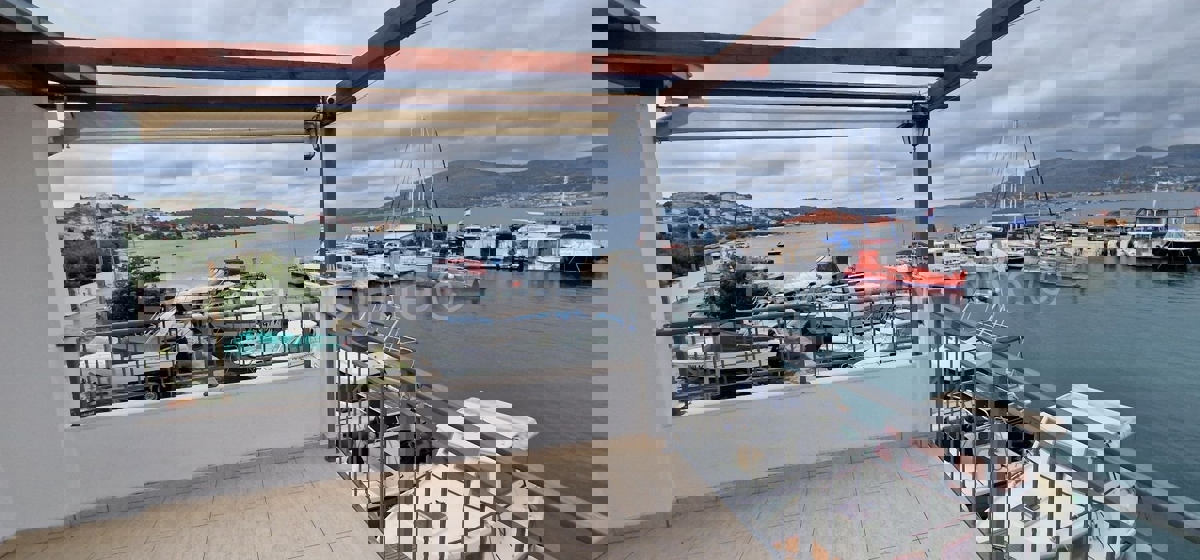 Čiovo, Okrug G., restaurant with 200 seats + additional space, FIRST ROW TO THE SEA