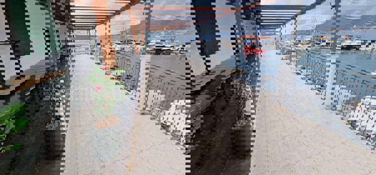 Čiovo, Okrug G., restaurant with 200 seats + additional space, FIRST ROW TO THE SEA