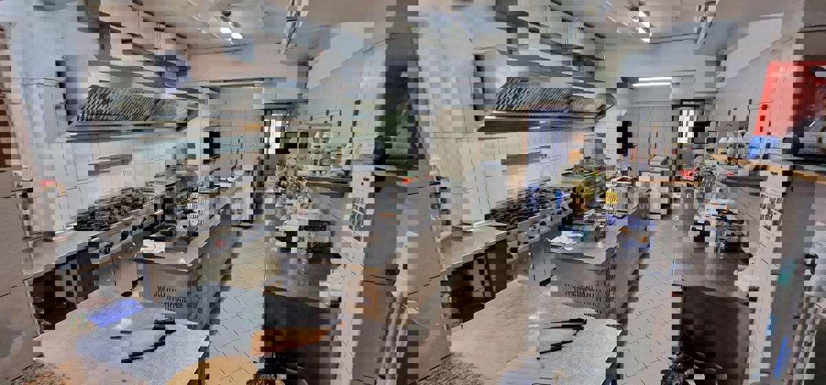 Čiovo, Okrug G., restaurant with 200 seats + additional space, FIRST ROW TO THE SEA