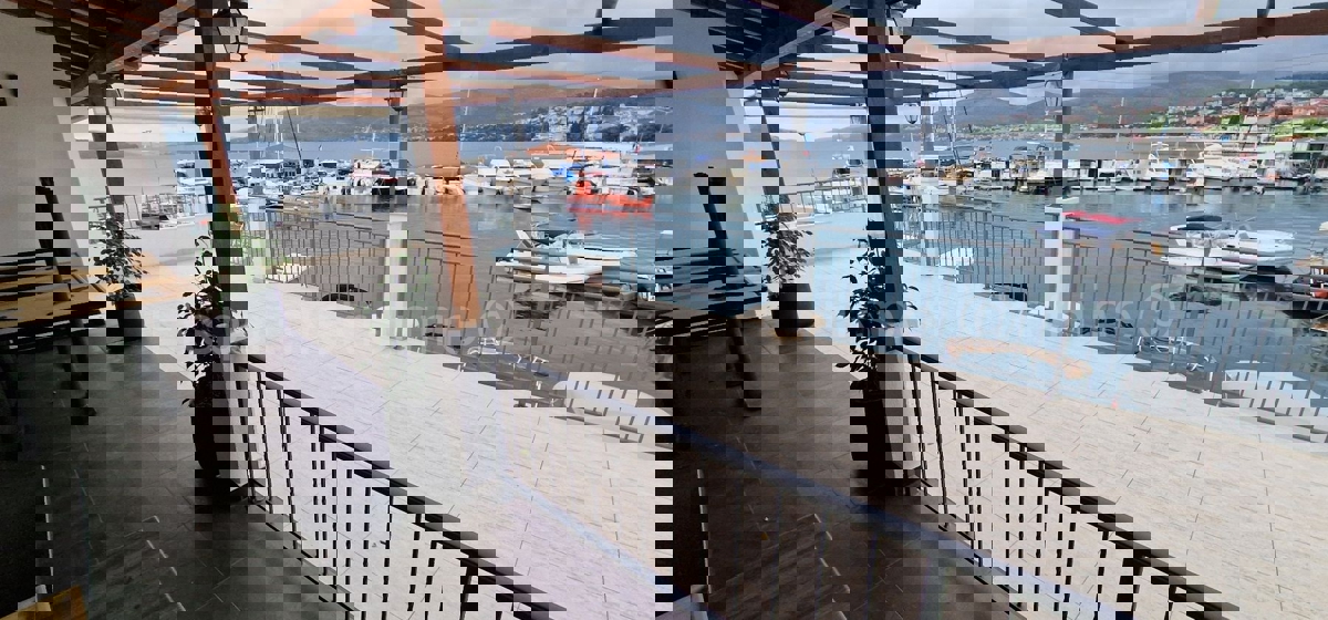 Čiovo, Okrug G., restaurant with 200 seats + additional space, FIRST ROW TO THE SEA