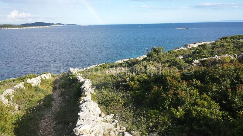 Rogoznica, Stivašnica, campo. piano terra 2755m2, prima fila al mare!