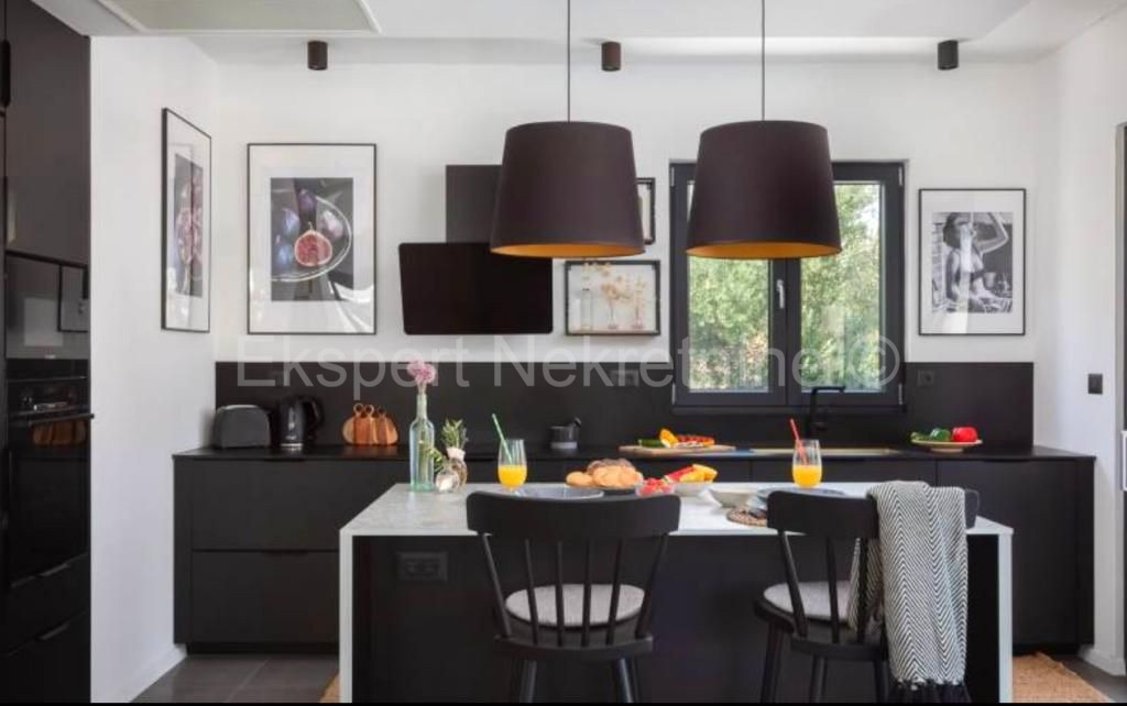 Čiovo,Okrug G., villa di lusso 280 m2 con piscina, SECONDA FILA AL MARE!!!