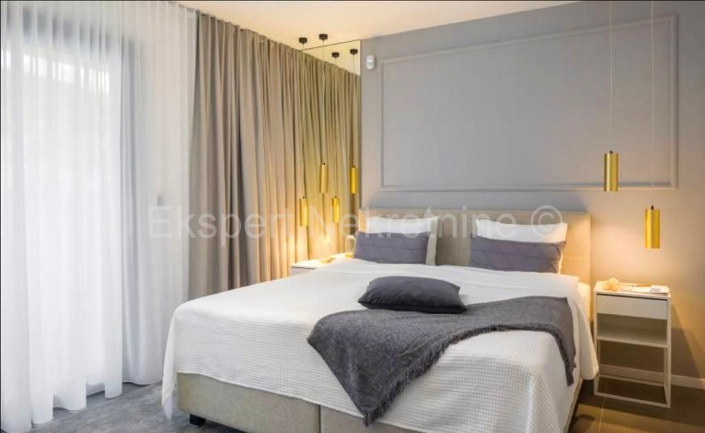 Čiovo,Okrug G., villa di lusso 280 m2 con piscina, SECONDA FILA AL MARE!!!