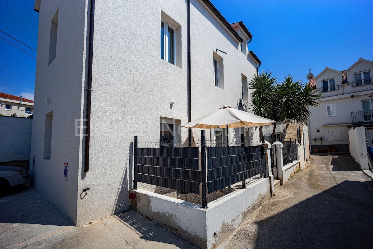 Trogir, Čiovo, detached house 200 m2, completely renovated, 6 studio apartments.