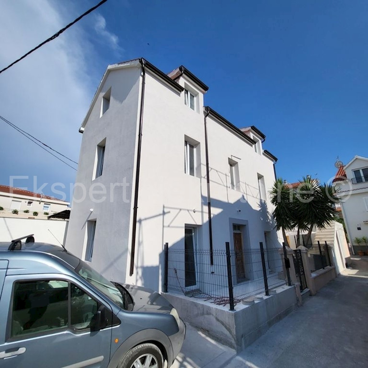 Trogir, Čiovo, detached house 200 m2, completely renovated, 6 studio apartments.