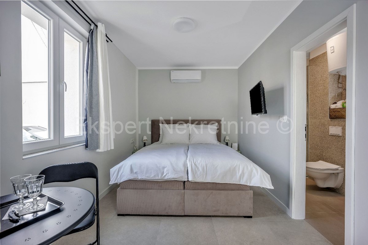 Trogir, Čiovo, detached house 200 m2, completely renovated, 6 studio apartments.