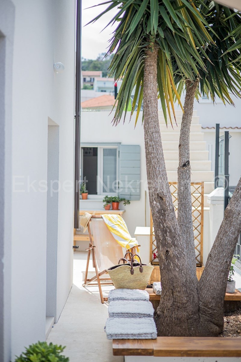 Trogir, Čiovo, detached house 200 m2, completely renovated, 6 studio apartments.