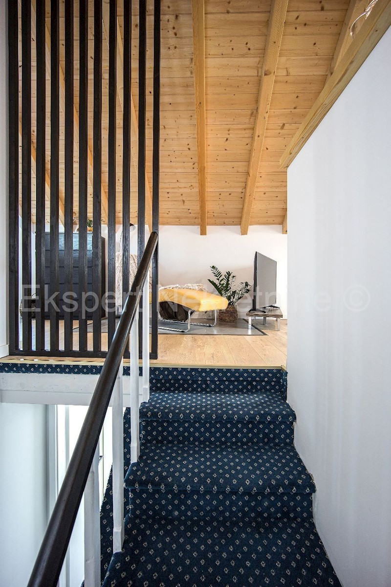 Trogir, Čiovo, detached house 200 m2, completely renovated, 6 studio apartments.