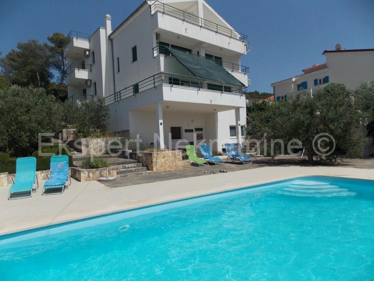 Trogir, Saldun, casa indipendente 485m2 con piscina 32m2, vista mare