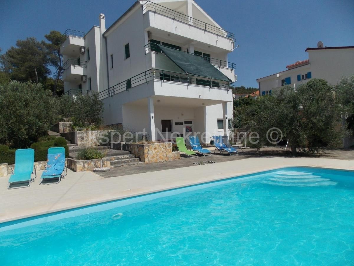 Trogir, Saldun, casa indipendente 485m2 con piscina 32m2, vista mare