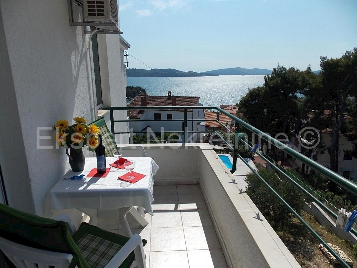 Trogir, Saldun, casa indipendente 485m2 con piscina 32m2, vista mare