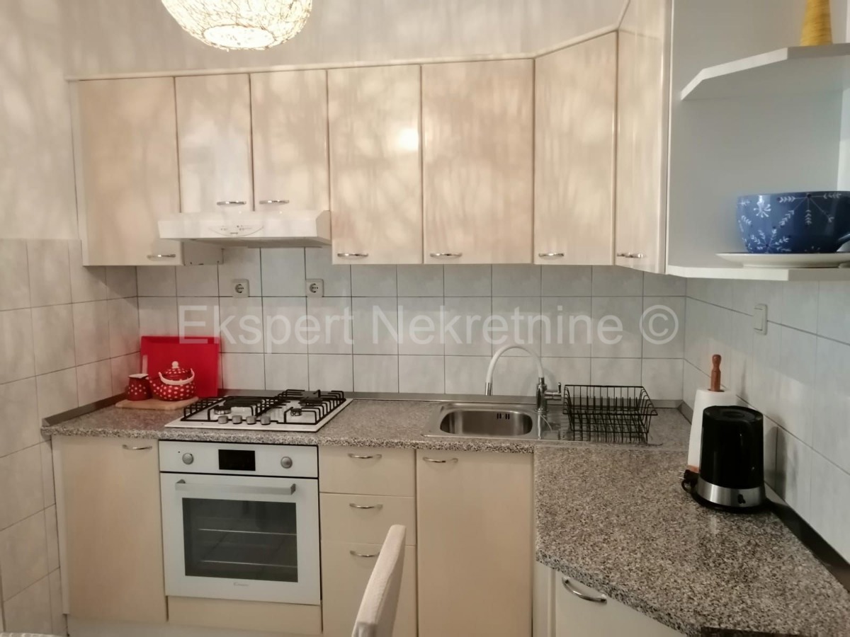 Kaštel Lukšić - casa in pietra decorata/vicino al mare